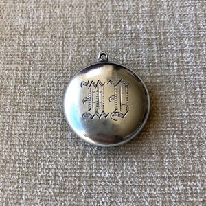 vintage sterling silver keepsake locket